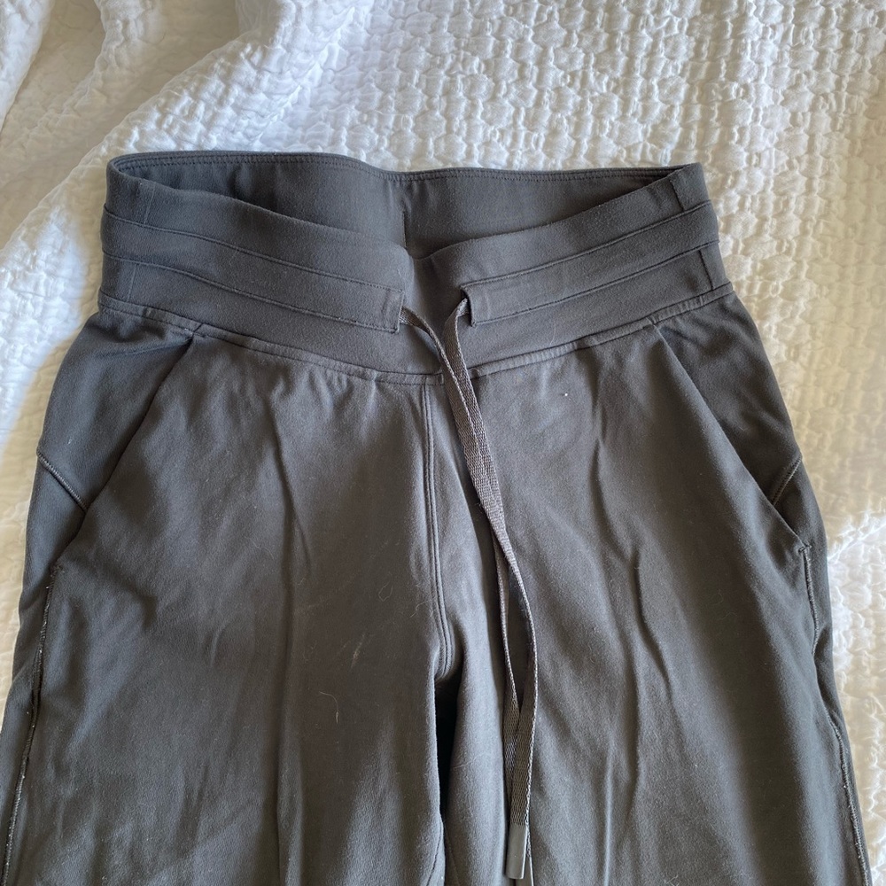 LULULEMON JOGGERS!